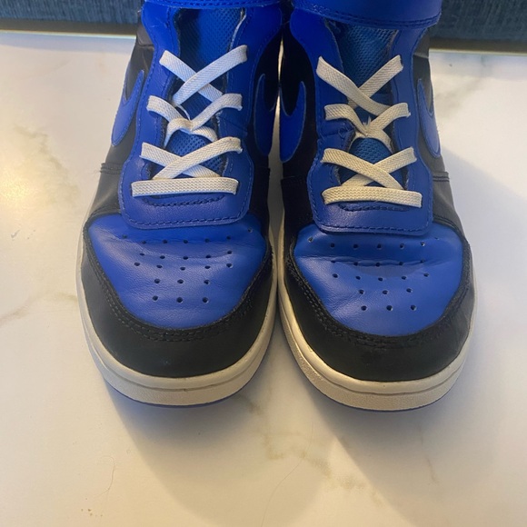 Nike Kids Black and Blue Sneakers - Picture 6 of 7